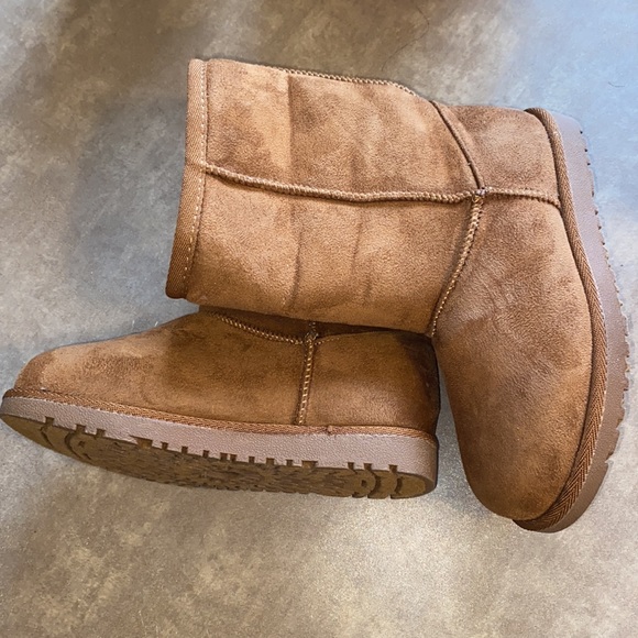 ❗️SOLD❗️GIRLS BOOTS🐻🤎 - Picture 5 of 5